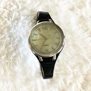 QUARTZ Movement Round Face Fashion Watch with Black Genuine Leather Band